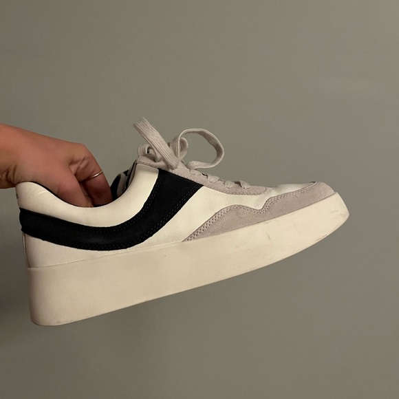 Vince Warren Court Sneaker - Picture 1 of 4